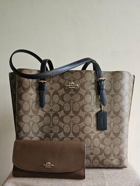 Coach Mollie Signature Canvas Tote W/Checkbook Wallet
